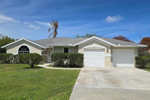 House in Port St. Lucie, Florida 3 bedrooms, 172.24 sq.m. № 2249651