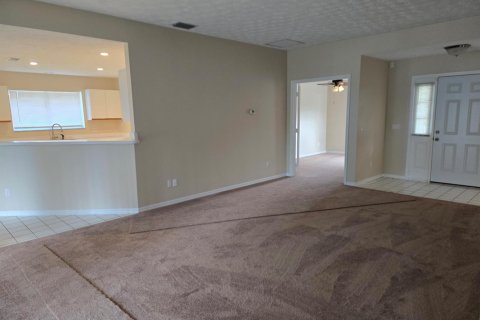 House in Port St. Lucie, Florida 3 bedrooms, 172.24 sq.m. № 2249651 - photo 6
