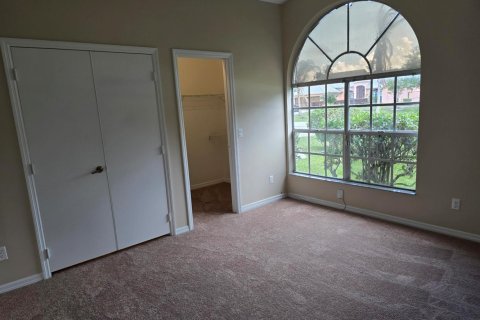 House in Port St. Lucie, Florida 3 bedrooms, 172.24 sq.m. № 2249651 - photo 2