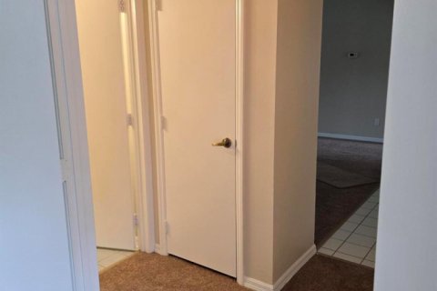 House in Port St. Lucie, Florida 3 bedrooms, 172.24 sq.m. № 2249651 - photo 17