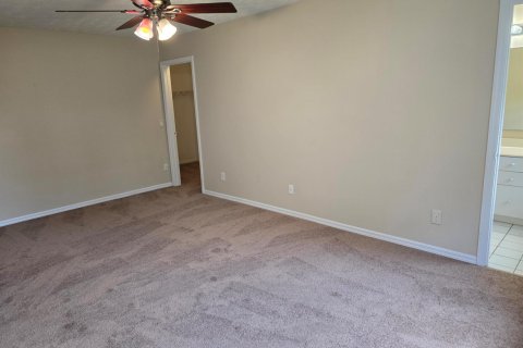 House in Port St. Lucie, Florida 3 bedrooms, 172.24 sq.m. № 2249651 - photo 8