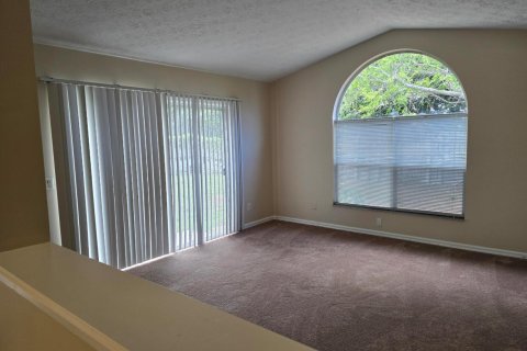 House in Port St. Lucie, Florida 3 bedrooms, 172.24 sq.m. № 2249651 - photo 4