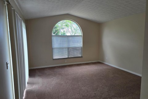 House in Port St. Lucie, Florida 3 bedrooms, 172.24 sq.m. № 2249651 - photo 5
