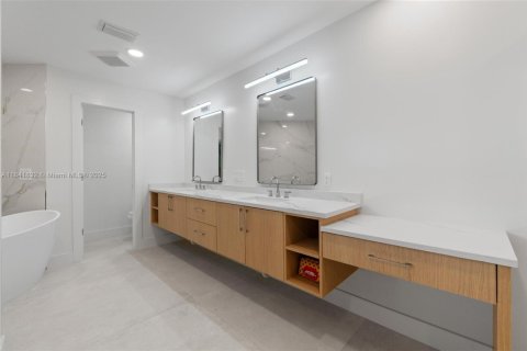 Casa en venta en Delray Beach, Florida, 5 dormitorios, 395.48 m2 № 1839124 - foto 24