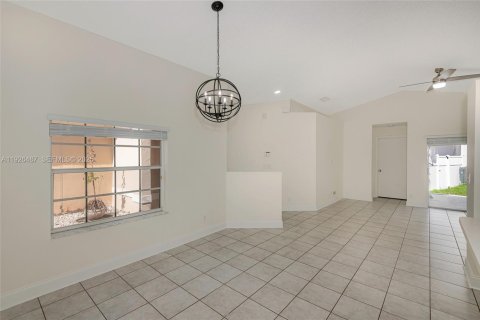 Townhouse in Pembroke Pines, Florida 3 bedrooms, 125.98 sq.m. № 1987362 - photo 9