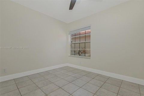 Townhouse in Pembroke Pines, Florida 3 bedrooms, 125.98 sq.m. № 1987362 - photo 21