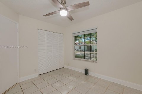 Townhouse in Pembroke Pines, Florida 3 bedrooms, 125.98 sq.m. № 1987362 - photo 26