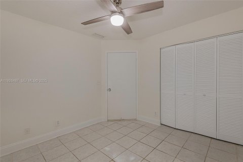 Townhouse in Pembroke Pines, Florida 3 bedrooms, 125.98 sq.m. № 1987362 - photo 27