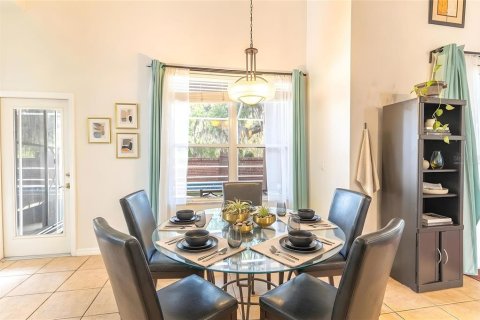 House in Valrico, Florida 4 bedrooms, 252.69 sq.m. № 2094925 - photo 8