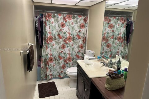 Condo in Oakland Park, Florida, 1 bedroom  № 1927788 - photo 8