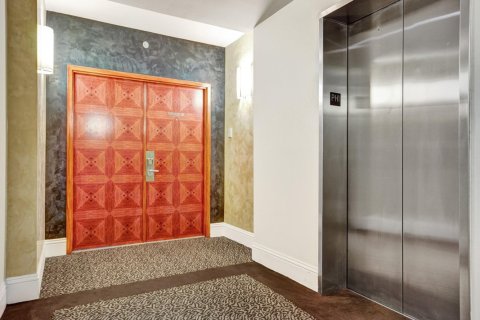 Condo in Fort Lauderdale, Florida, 5 bedrooms  № 856180 - photo 1