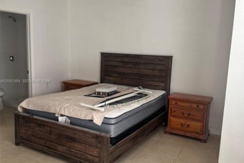 Immobilier commercial à Miami, Floride 1 chambre, 131.83 m2 № 2407738