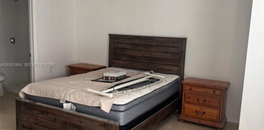 Immobilier commercial à Miami, Floride 1 chambre, 131.83 m2 № 2407738