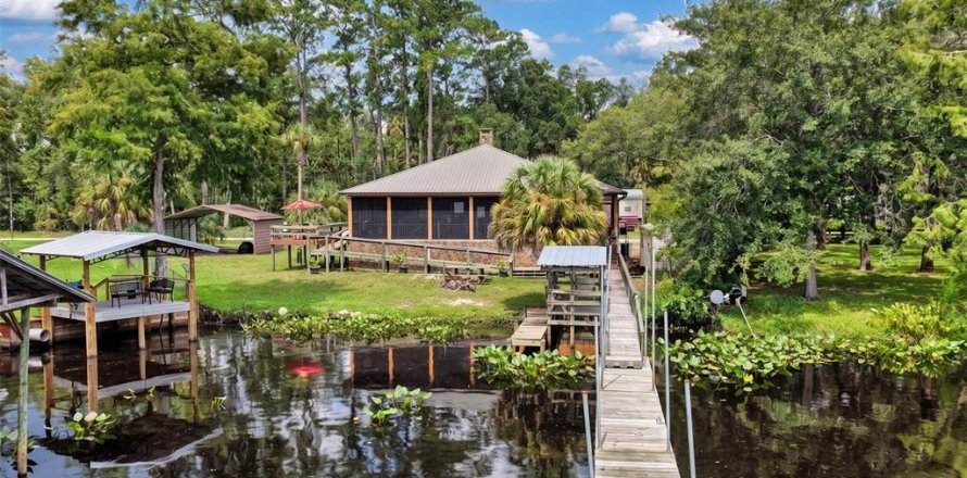 Casa en Chiefland, Florida 4 dormitorios, 212 m2 № 2304748