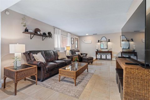 House in Palm Coast, Florida 5 bedrooms, 185.34 sq.m. № 1905489 - photo 9