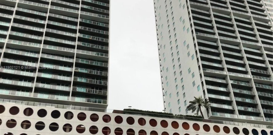 Condominio en Miami, Florida, 2 dormitorios  № 1953601