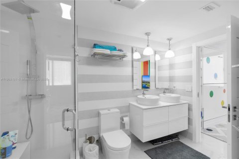 Condominio en alquiler en Miami, Florida, 2 dormitorios, 102.19 m2 № 1953601 - foto 7