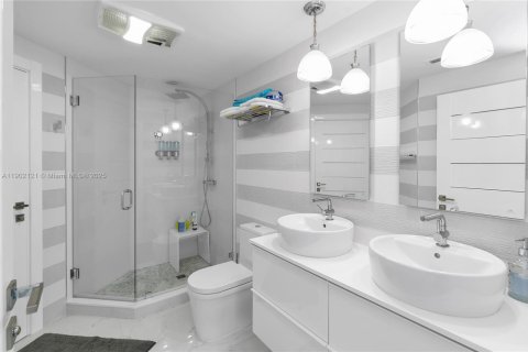 Condominio en alquiler en Miami, Florida, 2 dormitorios, 102.19 m2 № 1953601 - foto 6