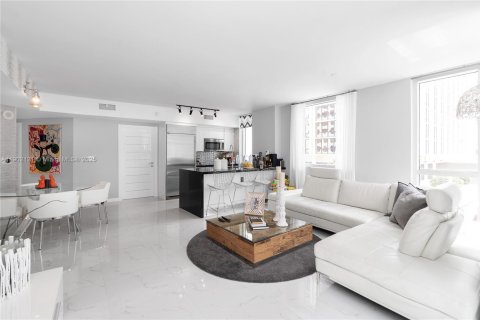 Condominio en alquiler en Miami, Florida, 2 dormitorios, 102.19 m2 № 1953601 - foto 4