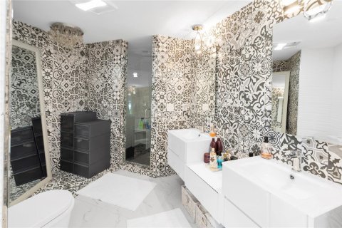 Condominio en alquiler en Miami, Florida, 2 dormitorios, 102.19 m2 № 1953601 - foto 11