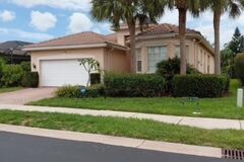 Casa en Fort Myers, Florida 4 dormitorios, 226.5 m2 № 2247849