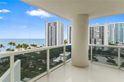 Condominio en Hallandale Beach, Florida, 2 dormitorios  № 2004104