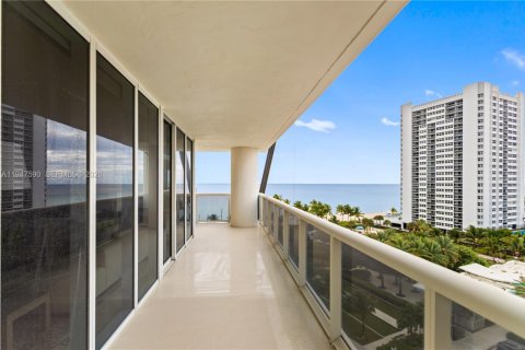 Condominio en venta en Hallandale Beach, Florida, 2 dormitorios, 165.55 m2 № 2004104 - foto 2