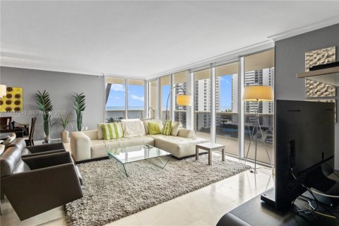 Condominio en venta en Hallandale Beach, Florida, 2 dormitorios, 165.55 m2 № 2004104 - foto 13