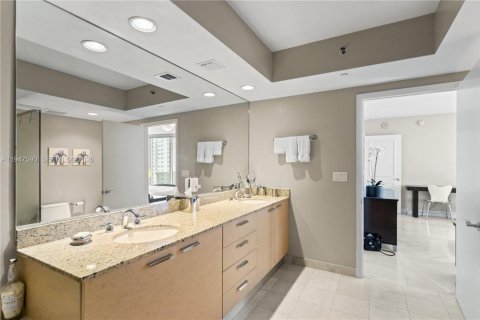 Condominio en venta en Hallandale Beach, Florida, 2 dormitorios, 165.55 m2 № 2004104 - foto 25