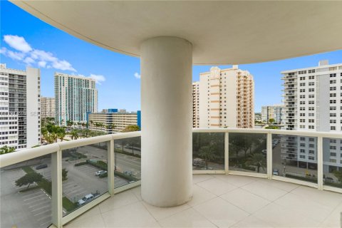 Condominio en venta en Hallandale Beach, Florida, 2 dormitorios, 165.55 m2 № 2004104 - foto 18