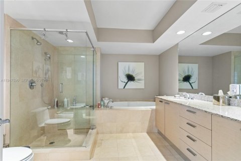 Condominio en venta en Hallandale Beach, Florida, 2 dormitorios, 165.55 m2 № 2004104 - foto 26