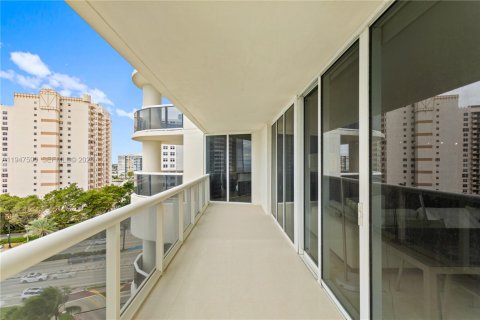 Condominio en venta en Hallandale Beach, Florida, 2 dormitorios, 165.55 m2 № 2004104 - foto 17