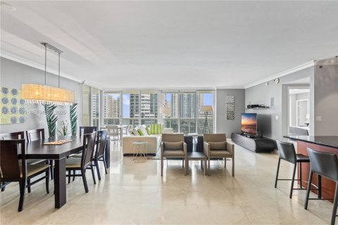 Condominio en venta en Hallandale Beach, Florida, 2 dormitorios, 165.55 m2 № 2004104 - foto 10