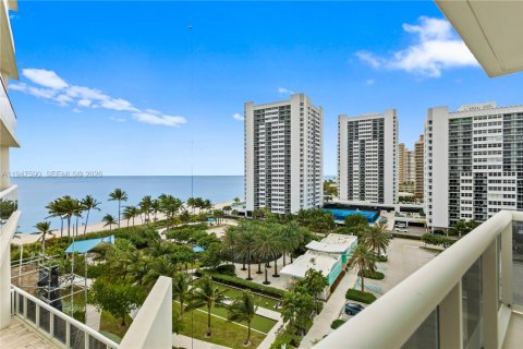 Condominio en venta en Hallandale Beach, Florida, 2 dormitorios, 165.55 m2 № 2004104 - foto 3