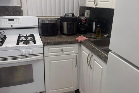 Condo in Hialeah, Florida, 1 bedroom  № 2004983