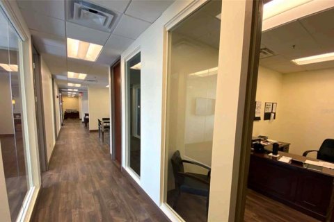 Propiedad comercial en alquiler en Orlando, Florida, 288.93 m2 № 1555061 - foto 4
