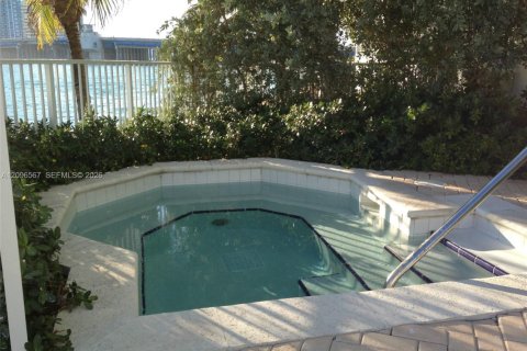 Copropriété à vendre à Miami Beach, Floride: 2 chambres, 125.05 m2 № 2399879 - photo 25