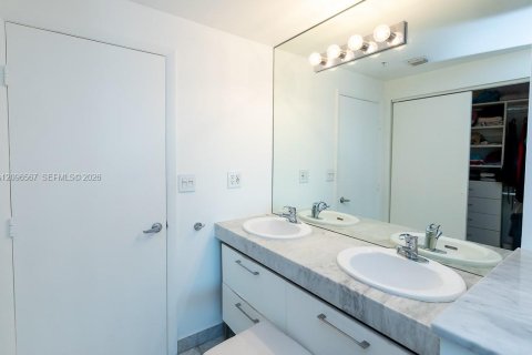 Copropriété à vendre à Miami Beach, Floride: 2 chambres, 125.05 m2 № 2399879 - photo 11