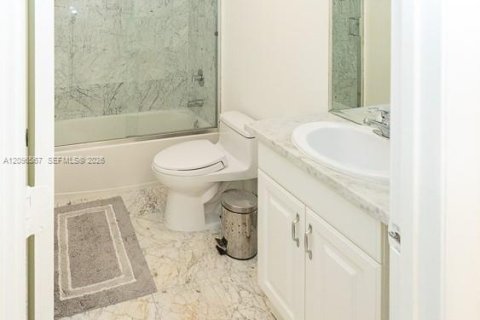 Copropriété à vendre à Miami Beach, Floride: 2 chambres, 125.05 m2 № 2399879 - photo 17
