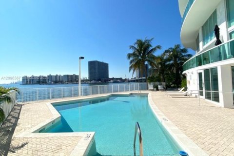 Copropriété à vendre à Miami Beach, Floride: 2 chambres, 125.05 m2 № 2399879 - photo 14
