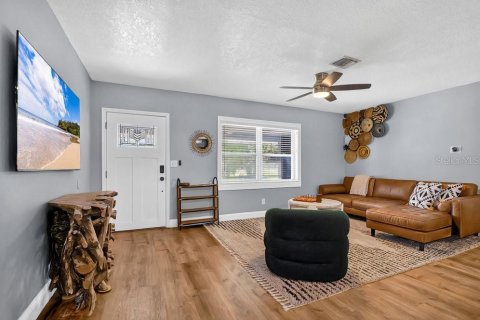 House in Orlando, Florida 3 bedrooms, 104.52 sq.m. № 1793959 - photo 4