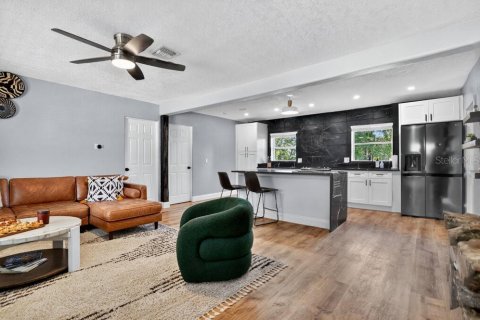 House in Orlando, Florida 3 bedrooms, 104.52 sq.m. № 1793959 - photo 7