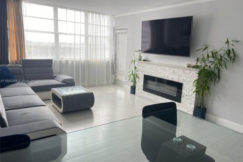 Condo in Miami, Florida, 1 bedroom  № 1946923 - photo 2