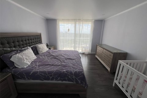 Condo in Miami, Florida, 1 bedroom  № 1946923 - photo 14