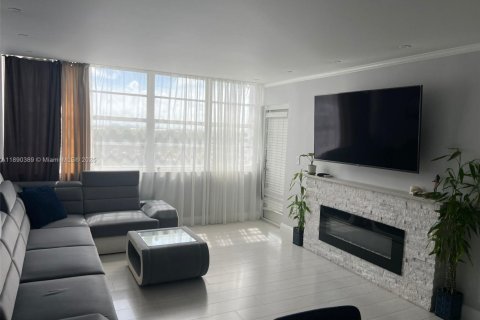 Condo in Miami, Florida, 1 bedroom  № 1946923 - photo 1