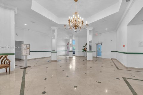 Condo in Miami, Florida, 1 bedroom  № 1946923 - photo 25