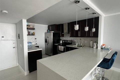 Condo in Miami, Florida, 1 bedroom  № 1946923 - photo 6