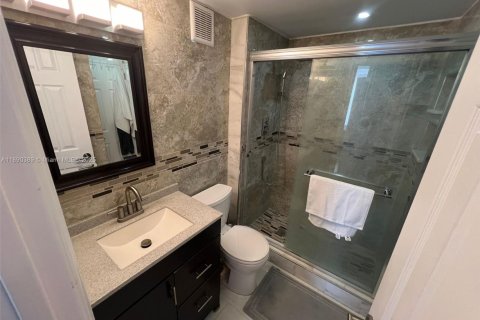 Condo in Miami, Florida, 1 bedroom  № 1946923 - photo 16