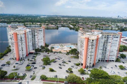 Condo in Miami, Florida, 1 bedroom  № 1946923 - photo 30