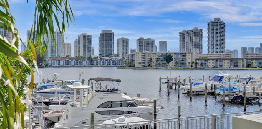 Condominio en Aventura, Florida, 2 dormitorios  № 1714787